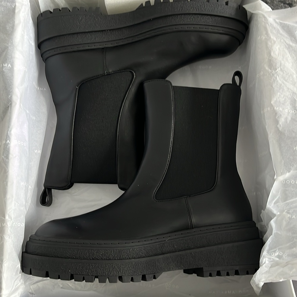 New In Box Good American Chelsea Pull On Lug Boots - Picture 4 of 6